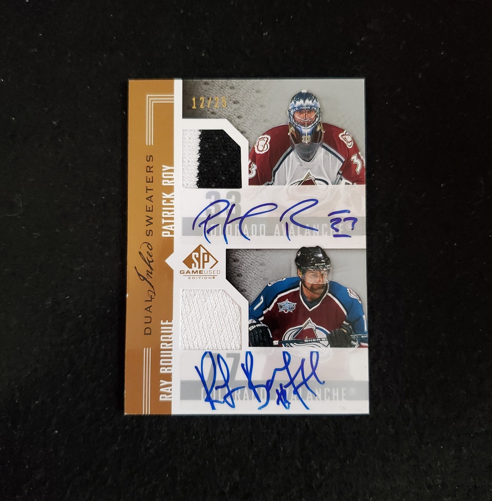 2006-07 UD SP GAME USED PATRICK ROY / RAY BOURQUE DUAL INKED SWEATERS AUTO /25