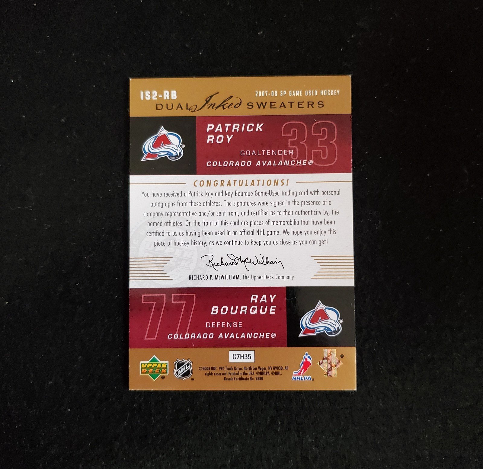 2006-07 UD SP GAME USED PATRICK ROY / RAY BOURQUE DUAL INKED SWEATERS AUTO /25 - Image 2