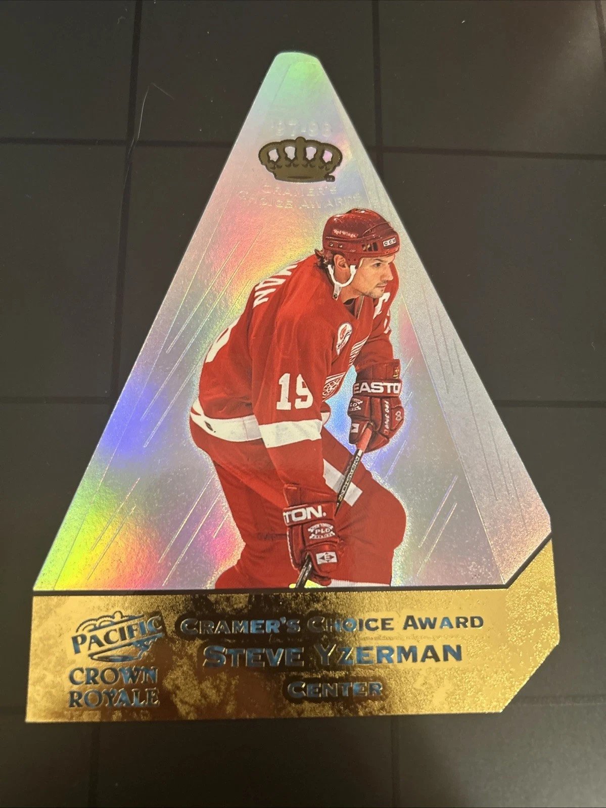 1997-98 Pacific Crown Royale Steve Yzerman